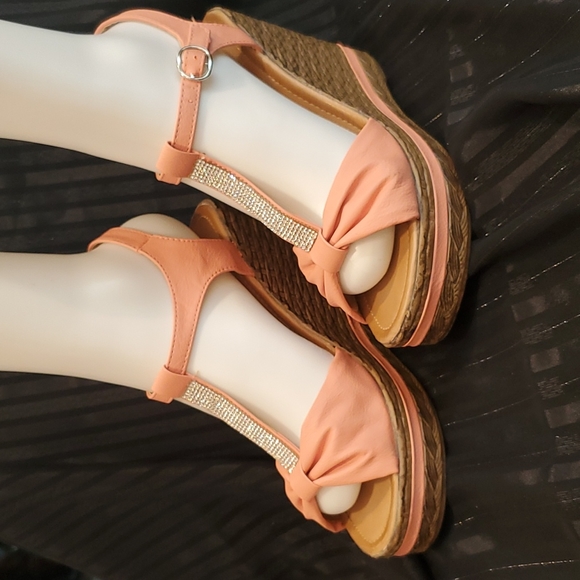Belle Marie Coral Rhinestone 4" Wedge Sandal, sz 8.5 - Picture 3 of 10